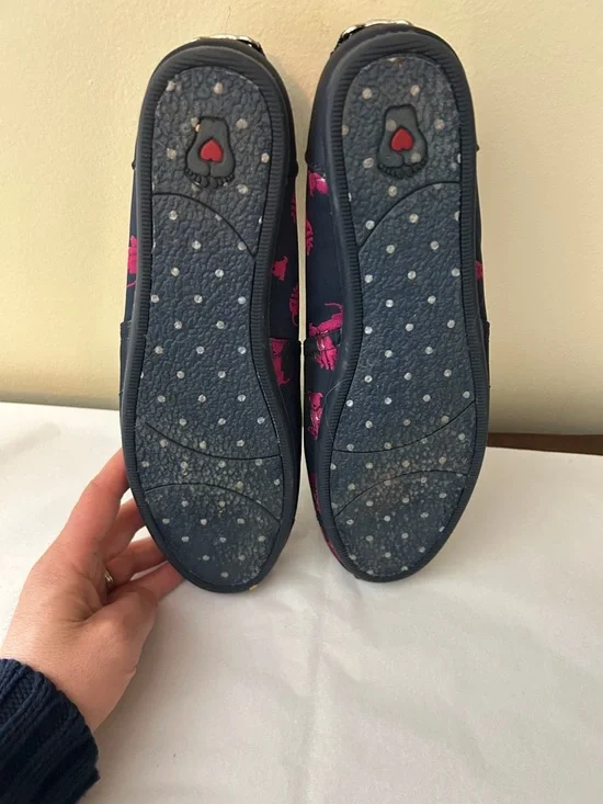 Skechers Women’s Navy Slip-On Flats with Pink Dogs Size 10 - Picture 2 of 6